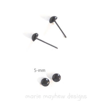 Load image into Gallery viewer, 5-mm black glass eyes on wire pins