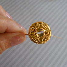Load image into Gallery viewer, Top of a 20-mm metal cap with wire hanger, traditional gold color cap