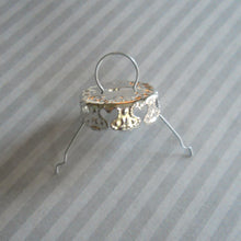 Load image into Gallery viewer, 20-mm metal cap with wire hanger, fancy silver color cap