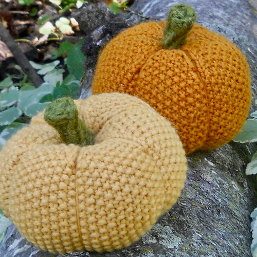 seed stitch pumpkin pattern, using worsted weight yarn, marie mayhew designs