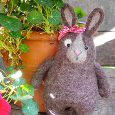 Marie Mayhew's LIttle Buuny Kisses pattern