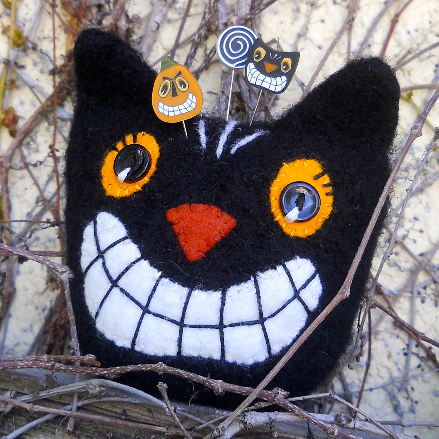 marie mayhew's black retro-cat pincushion pattern