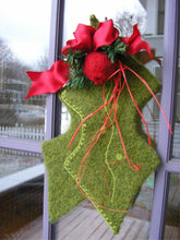 Load image into Gallery viewer, marie mayhew&#39;s woolly holly leaf &amp; berries pattern